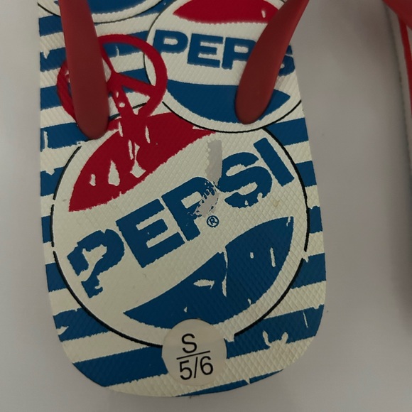 2009 Rare Vintage Pepsi Flip flops SIZE 5/6 SMALL - Picture 2 of 4